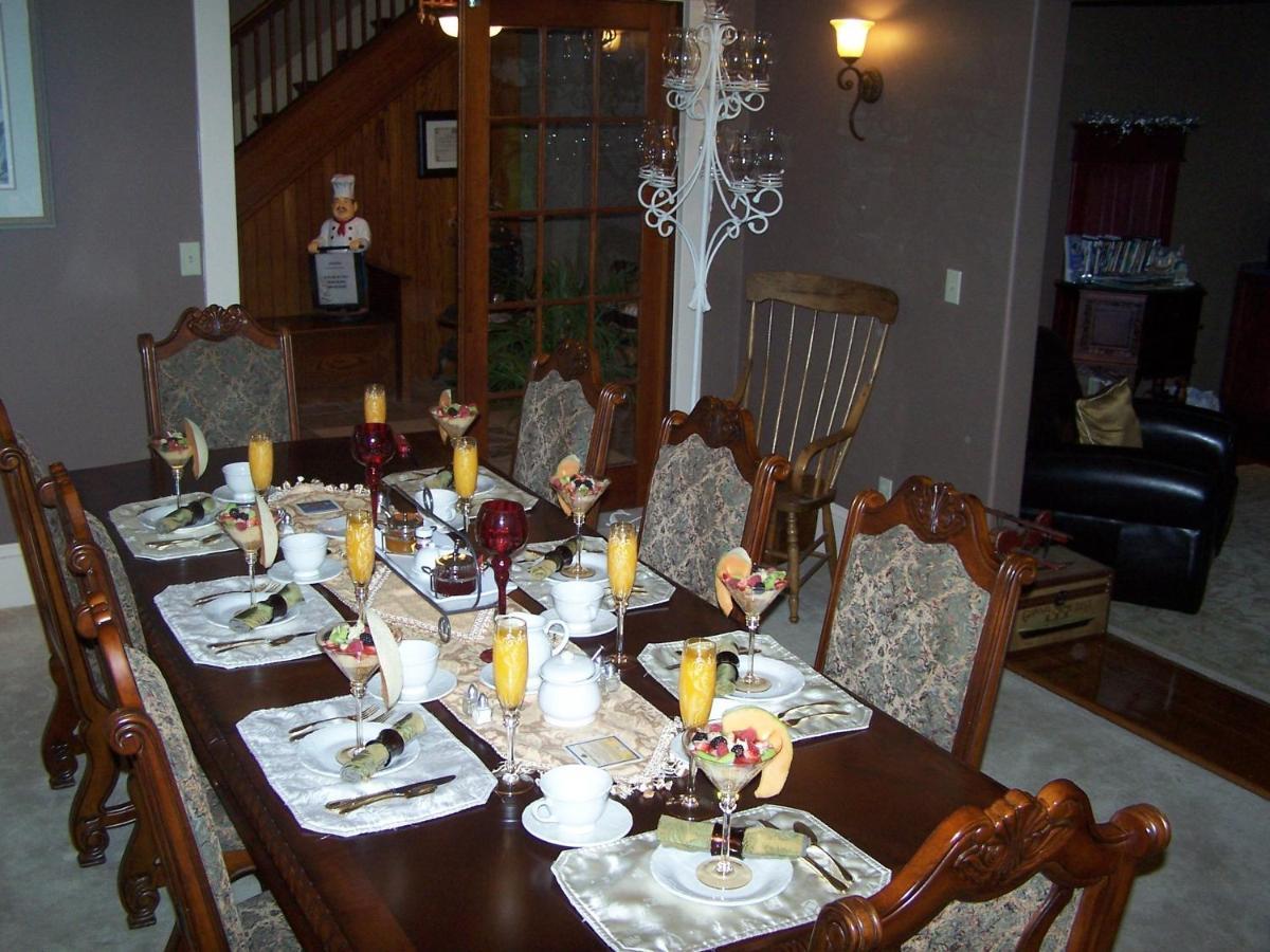 Creighton Manor Inn Bed & Breakfast Orillia Exteriör bild