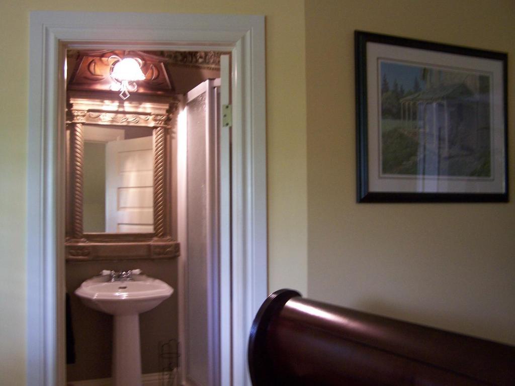 Creighton Manor Inn Bed & Breakfast Orillia Rum bild