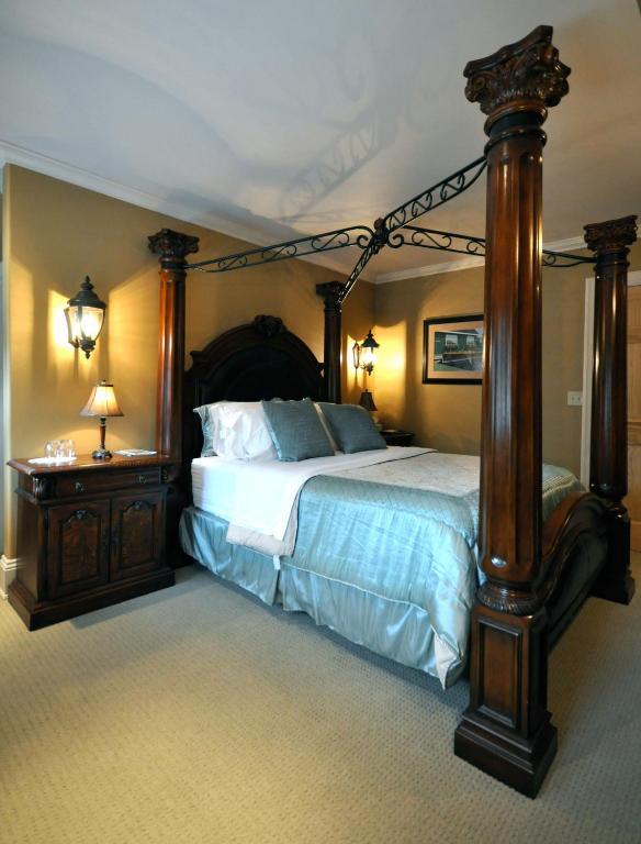 Creighton Manor Inn Bed & Breakfast Orillia Exteriör bild