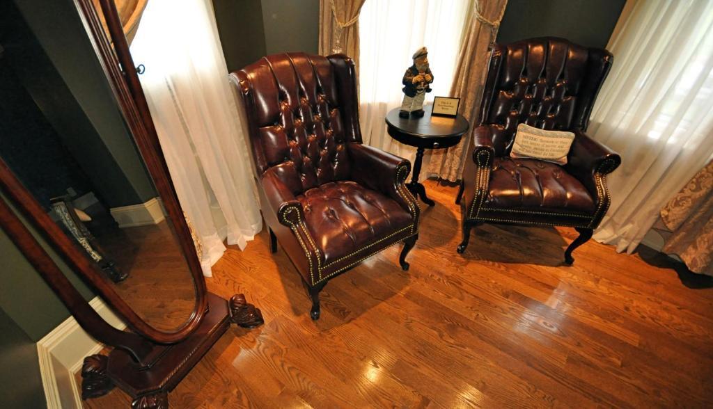 Creighton Manor Inn Bed & Breakfast Orillia Exteriör bild